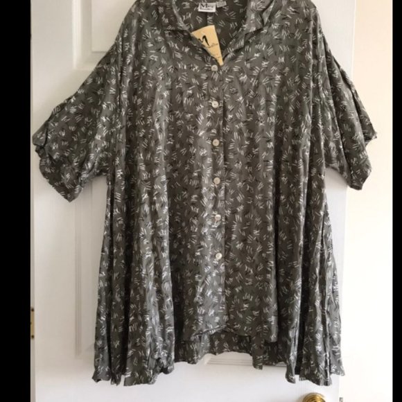 Button down blouse - Picture 1 of 2